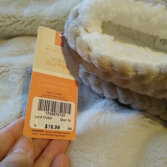 Slippers - Picture 2 of 3